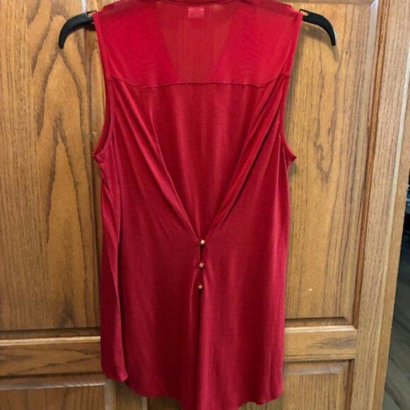 San Souci Women's Sleeveless collared Red button down Hi- Low shirt size S - Picture 2 of 3